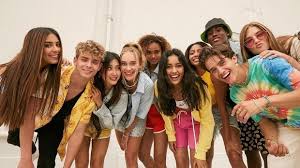 Now united (estilizado como now united) é um grupo misto global criado por simon fuller e gerenciado pela xix entertainment. Forever 21 Lanca Linha De Roupas Do Now United Pequenas Empresas Grandes Negocios Varejo