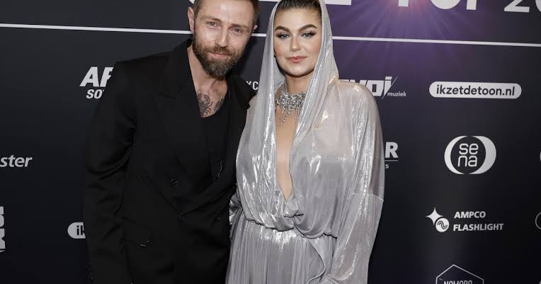 Roxeanne Hazes en partner Erik delen schattige trouwfoto