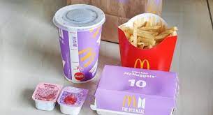 ▼bts meal chicken mcnuggets box + cup + paper bag + sweet chili sause & cajun sauce 售价rm21.90. Yszogntfh4pzgm
