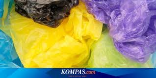 Telah ada peraturan walikota makassar no.70/2019 terkait pengendalian. Ini Alasan Kantong Plastik Tidak Gratis Lagi Di Toko Ritel