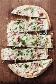 Recette Flammekueche Tarte Flambee De Sessenheim Marie Claire When It Comes To Snacks There Are Hundreds In 2020 Healthy Snacks Recipes Tasty Ingredients Food