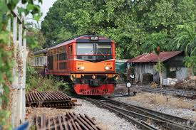 จ่าบอล - รถจักรดีเซลไฟฟ้า Alsthom หมายเลข 4307 ทำขบวนรถธรรมดาที่ 352 ราชบุรี - ธนบุรี ถ่ายวันที่ 17 พฤษภาคม 2562 ณ สถานีธนบุรี | Facebook