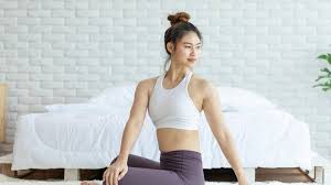 You are a leader by virtue of taking intentional action to create a healthy, happy, balanced life.you are an uplifter, a role model, a betty rocker! Yoga Im Bett Mit Diesen 5 Ubungen In Einen Fitten Morgen Wmn