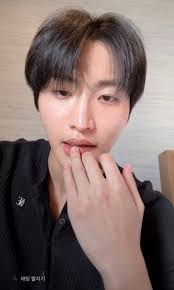 Seonghwa really embodied "Skin" as an art