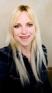 Bet you can’t guess what I have in common with an electric vehicle.  #HowDoYouSayARIYA #NissanPartner