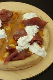 350 gr de harina de fuerza 240 gr de agua mineral 3 gr de levadura fresca 7 gr de sal. Pizza Con Crema Di Zucca Tonno Affumicato E Burrata Un Pinguino In Cucina