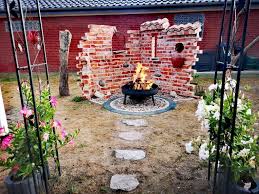 Bei einem solchen projekt sind die mengen an benötigtem material gewaltig. Ruinenmauer Selber Bauen Altpreussische Backsteine Mediterrane Dachziegel Ruinenmauer Feuerstelle Garten Steinwand Garten