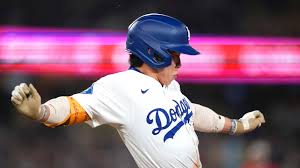 Hyeseong Kim playing baseball