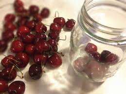 Il barattolo di ciliegie che comprate non è minimamente comparabile alle ciliegie sotto spirito fatte in casa. Le Mie Ciliegie Al Sole Dolci Pasticci