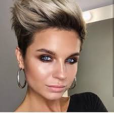 Coupe de cheveux femme court 2017:23 coiffures courtes magnifiques et eblouissantes pour cheveux fins. Severine Coupe De Cheveux Courte Cheveux Courts Coiffure Courte