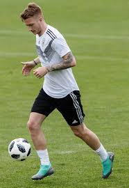 Marco reus boots 2021 / marco reus do puts on his football boot soccer champions league group stage group f matchday 1 borussia dortmund do fc barcelona barca 0 0 on 17 09 2019 in dortmund germany usage worldwide stock photo alamy : Marco Reus Trains In Next Gen Puma Future World Cup Boots Soccerbible