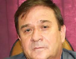 Motociclista debe operarse, tras chocar contra escombro que cubría un bache 