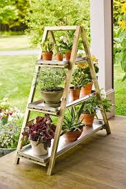 Ein zauberhafter blickfang auf der terrasse oder im garten. Blumenstander Selber Bauen Alte Holzleiter Als Blumenleiter Benutzen