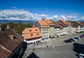 Aarberg lies 20 kilometers from bern above the river aare. Stedtli Aarberg Gasserceramic Ch
