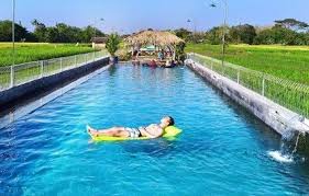 Asyiknya Wisata Air Di Klaten Unik Ada Kolam Renang Di Tengah Sawah