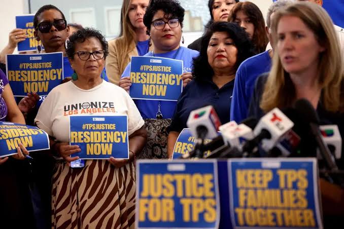 Salvadoran TPS Holders Face Uncertainty as US Delays Decision