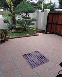 Ketiga, jika anda menyukai gaya industrialis, maka desain carport ini bisa menjadi opsi. Keramik Lantai Carport Minimalis Cek Bahan Bangunan