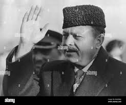 President of Pakistan Mohammed Ayub Khan raises his right hand greeting the  people as he arrives in West Germany for a state visit January 17, 1961.  (AP Photo/Str) --- Der pakistanische Praesident