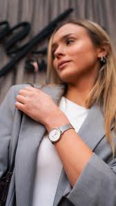 Los estabas esperando... y ya están de vuelta! Volvieron los más pedidos:  la línea de analógicos Bella 🖤 Llévatelo en hasta 9 cuotas sin interés o  aprovechá un 15% OFF extra con