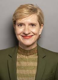 PRaktivium Ausgabe 9: (Inter-)Dependenz zwischen Journalismus und PR by FH  St. Pölten