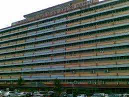 Johor bahru is a malaysian town that sits just across from the border with singapore. Wisma Persekutuan Singapore Pagenation Com