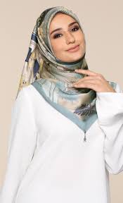 Stack that duck tower, ladies! The Singapore Duck Square Scarf Marina Fashionvalet