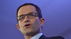 Hamon dans les pas de Macron à Berlin