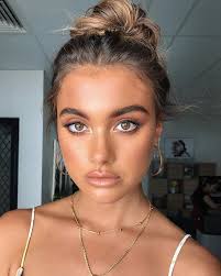 Emma Chen Na Instagramie Working In Queensland You Must Master The Skill Of Your Makeup Working Bronze Makeup Look Summer Makeup Looks Natural Bronze Makeup