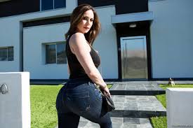 Hot MILF Kendra Lust gets ass fucked by her new personal trainer -  PornPics.com