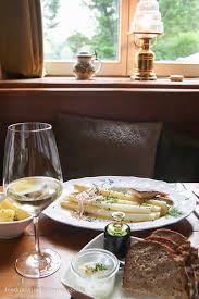 Spargel Liebt Silvaner Das Kulinarische Dream Team Im Munchner Donisl Und Zum Ferdinand Kulinarisch Spargel Leckeres Essen