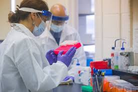 وأوضحت أن التطعيم ضد وباء كورونا المستجد لن يكون إجباريا وسيشمل الفئات العمرية الأكبر من 18 عاما ومن تزيد أعمارهم عن 65 سنة والمصابون بأمراض. 150 Ù…Ø´Ø±ÙˆØ¹Ø§ Ø³Ø¨Ø§Ù‚ Ø¨ÙŠÙ† Ø§Ù„ØµÙŠÙ† ÙˆØ£Ù…ÙŠØ±ÙƒØ§ ÙˆØ£ÙˆØ±ÙˆØ¨Ø§ Ù„ØªØ·ÙˆÙŠØ± Ù„Ù‚Ø§Ø­Ø§Øª Ù…Ø¶Ø§Ø¯Ø© Ù„ÙÙŠØ±ÙˆØ³ ÙƒÙˆØ±ÙˆÙ†Ø§