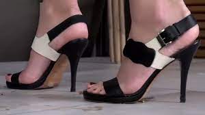 Vika crushing locust under her high heels., слитое порно видео с категорией  Фут Фетиш (Jul 22, 2019)