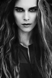 грустная фотосессия девушки