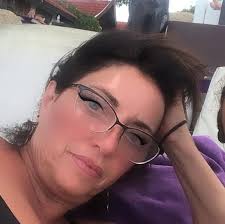 שבוע טוב, אשמח לדעת איך מכינים קצפת לעיטוף עוגה ולזילוף, הקצפת שאני מכינה  תמיד באמצע עבודה נהיית נוזלית ואי אפשר לזלף איתה כלום