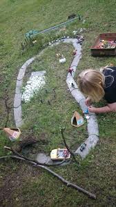 Kinder Im Garten Idee Zum Spielen Kinder Garten Garten Spielplatz Spiele Im Garten
