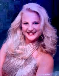 Alright y'all set me see those glamor shots 😂 this was taken early 90's