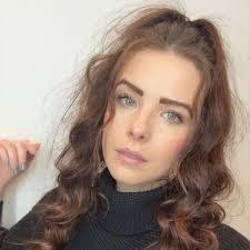 Rena Snell's Instagram, Twitter & Facebook