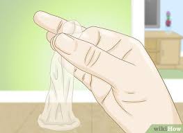 Dieser moment ist der, in dem das kondom hervorgekramt, ausgepackt und übergezogen werden muss. Ein Kondom Entsorgen 11 Schritte Mit Bildern Wikihow