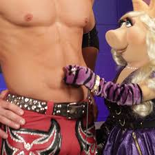 Miss Piggy Gets Frisky With WWE Hottie!