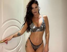 Così antonella mosetti (ultima partecipazione televisiva che si ricordi, al grande fratello vip con la figlia, asia. Antonella Mosetti Balla In Slip E Reggiseno Che Bel Sabato Video