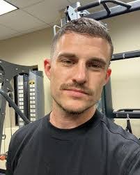 Cody Farrar's Instagram, Twitter & Facebook