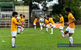 Saya adalah satu pecinta olah raga ini. Bernama Sesi Latihan Penuh Bola Sepak Dibincang Esok