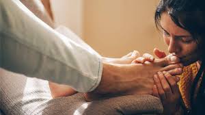 Multiple hot girls licking and teasing each their feet in hot lesbian feet worship scenes