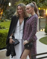 Johnny depp & wife vanessa paradis take their two children for a picnic in a london park in 2002. Five Minutes With Lily Rose Depp Daughter Of Johnny Depp And Vanessa Paradis On Parents And Privacy South China Morning Post