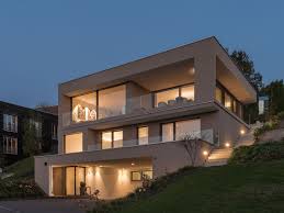 Einfamilienhaus Hanghaus Modern Edelstahlpool Luxushaus Mit Pool Luxushaus Im Hang Bauen Am Hang Architektur Haus Haus Hanglage Luxushaus