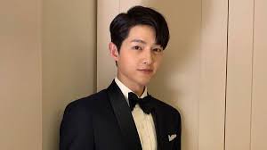 Song joong ki is a south korean actor under history d&c entertainment. Song Joong Ki Vincenzo Is Called The Main Character In Chaebol Family S Youngest Son