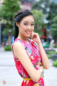 Không như những ca sĩ khác phải tự bỏ tiền túi làm album, vân khánh may mắn hơn khi liên tực được các hãng băng điã như hãng phim trẻ. Tiá»ƒu Sá»­ Nguyá»…n Tráº§n Khanh Van Tiá»ƒu Sá»­ Diá»…n Vien Nguyá»…n Tráº§n Khanh Van
