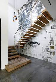 N'étant pas une pièce à part entière, on peut envisager de la laisser de côté, de la décorer a minima. 1001 Idees Pour Realiser Une Deco Montee D Escalier Originale