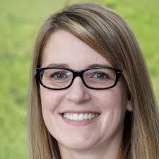 Laura Justin's Instagram, Twitter & Facebook