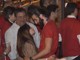 85 his first daughter was born when he was seventeen years old, which he described as confusing at first, adding that raising a daughter at that age was a hard experience. El Otro Lado De Ricky Rubio La Gran Esperanza De Espana De Su Discreto Amor Por Sara Colome A La Tragedia De Su Madre Informalia Es